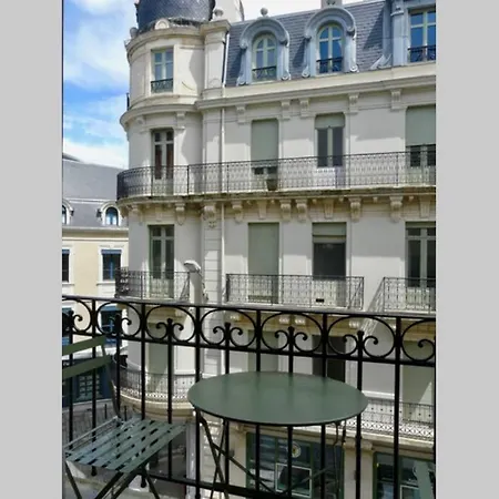 Magnolia : Superbe Deux-Pieces Quartier Du Chateau Pau Buitenkant foto